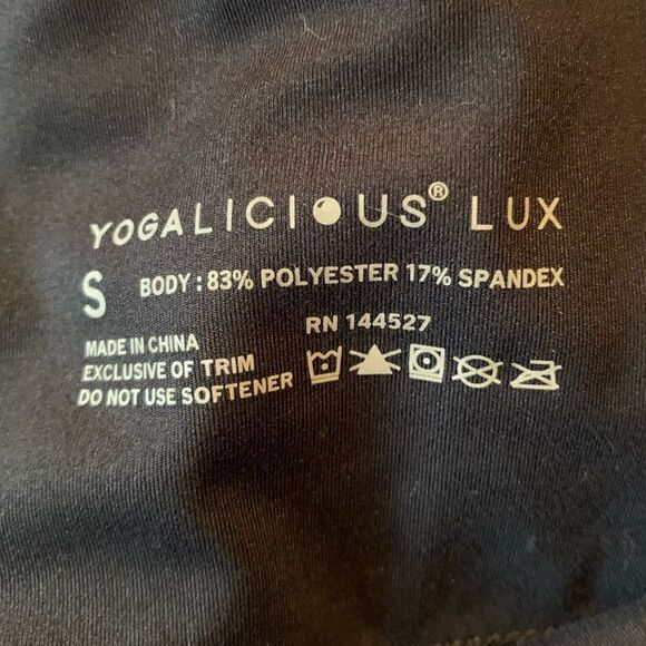 3 for $30! Yogalicious black cropped/ Capri leggings - Picture 4 of 7